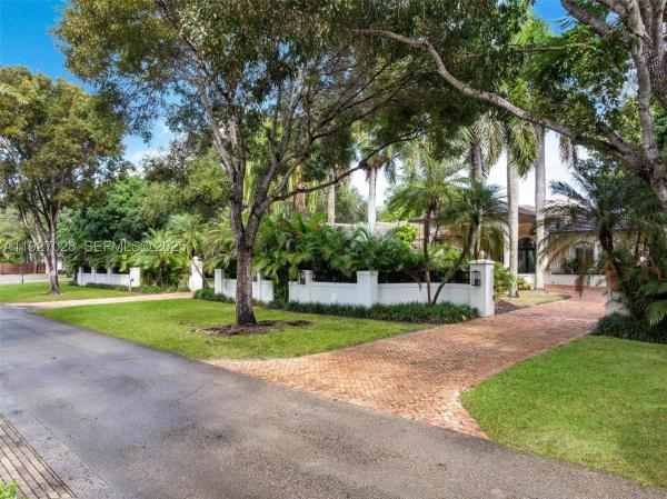 Pinecrest Residential, 6890 SW 94th St, Pinecrest, Florida 33156, image 1