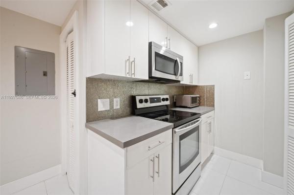 Courvoisier Courts, 701 Brickell Key Blvd #1605, Miami, Florida 33131, image 1