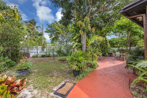 Poincianna Manor, 887 NE 145th St, North Miami, Florida 33161, image 2
