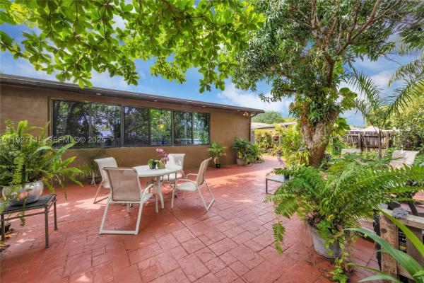 Poincianna Manor, 887 NE 145th St, North Miami, Florida 33161, image 1