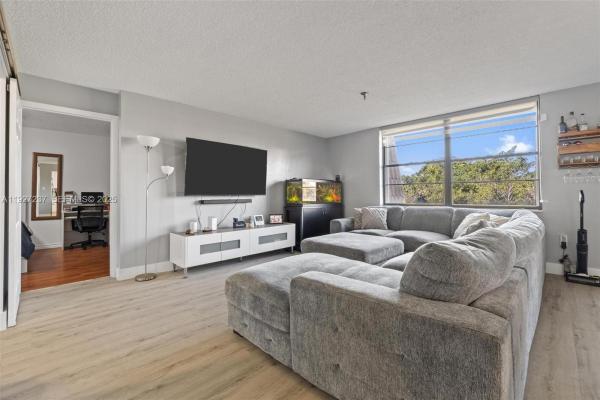 661 NE 195th St #408, Unincorporated Dade County, Florida 33179, image 1