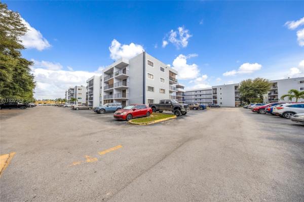El Pueblo De Vera, 5765 W 25th Ct #411, Hialeah, Florida 33016, image 1