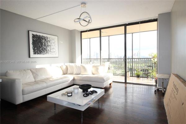 Coronado Tower 3, 20379 W Country Club Dr #2237, Aventura, Florida 33180, image 3