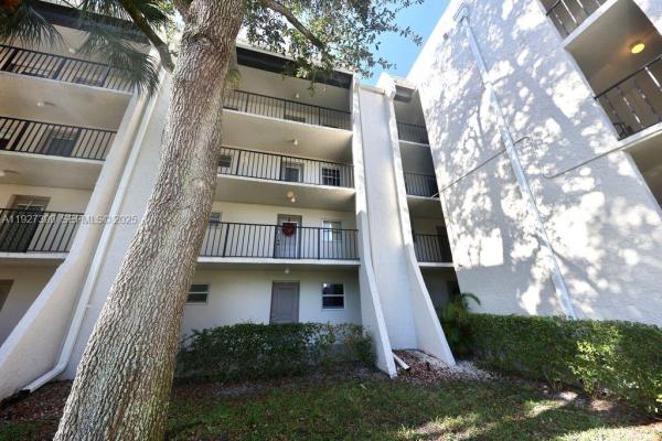 Poinciana Place Of Pine Island Ridge, 9450 Poinciana Pl #106, Davie, Florida 33324, image 1