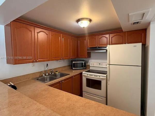 Hampton Court, 5855 Washington St #91, Hollywood, Florida 33023, image 2