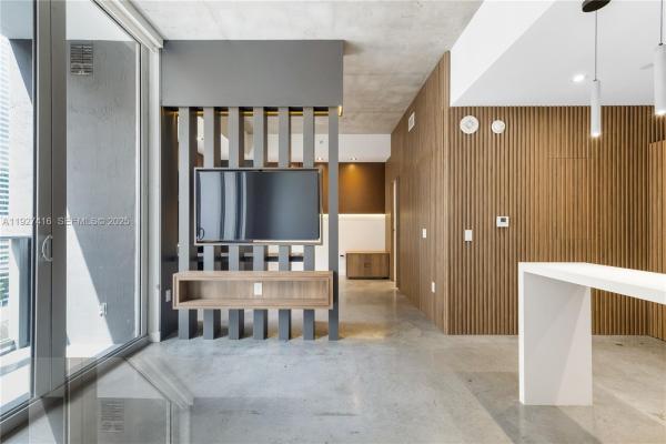 Centro, 151 SE 1st St #905, Miami, Florida 33131, image 1