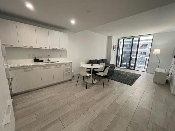 Brickell Heights East, 45 SW 9th St #1407, Miami, Florida 33130, image 1