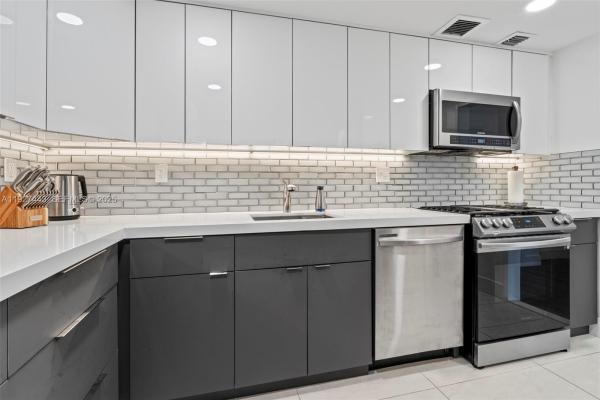 Parker Tower, 3140 S Ocean Dr #511, Hallandale Beach, Florida 33009, image 2
