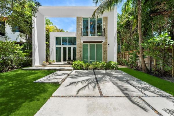 Surprise Lake, 335 W 46th St, Miami Beach, Florida 33140, image 1