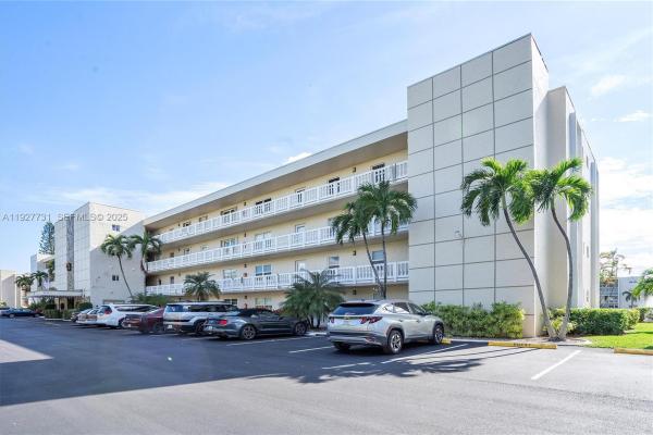 Meadowbrook Lakes, 324 SE 10th St #203, Dania Beach, Florida 33004, image 2