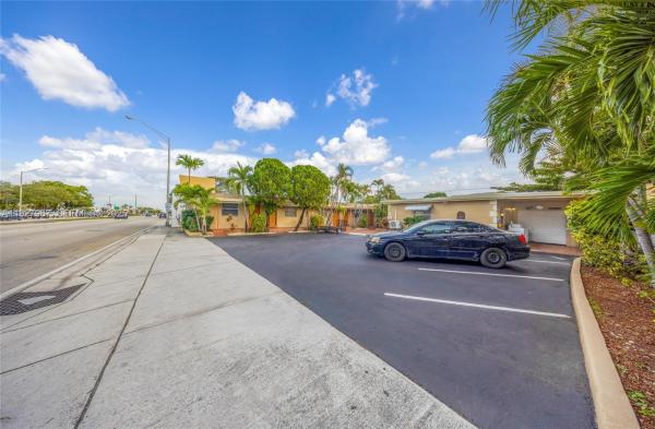 Welwyn Manor, 6124 Pembroke Rd, Miramar, Florida 33023, image 2