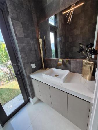 Coral Key Villas, 4910 NE 27th Ave, Lighthouse Point, Florida 33064, image 2