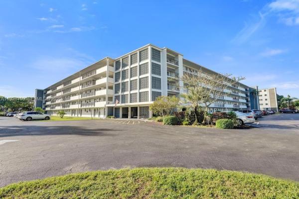 Hillcrest, 950 Hillcrest Dr #112, Hollywood, Florida 33021, image 1