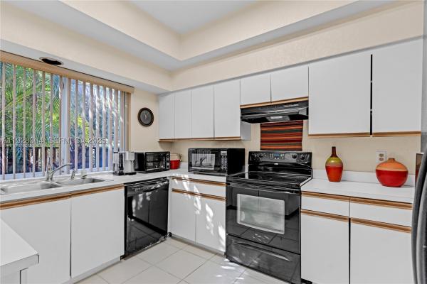Sunset Cove At Jacaranda, 10132 NW 4th St, Plantation, Florida 33317, image 2