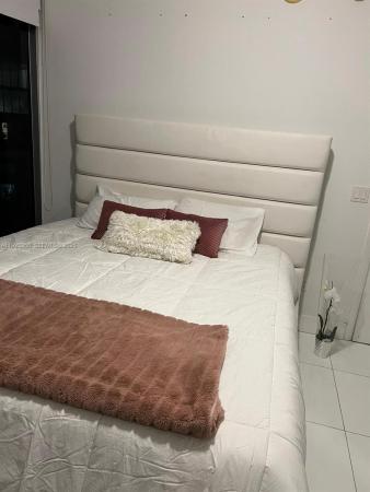 Icon Brickell Tower 1, 475 Brickell Ave #5707, Miami, Florida 33131, image 1