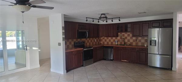 Country Lake Manors, 5861 NW 201st Ln, Hialeah, Florida 33015, image 2