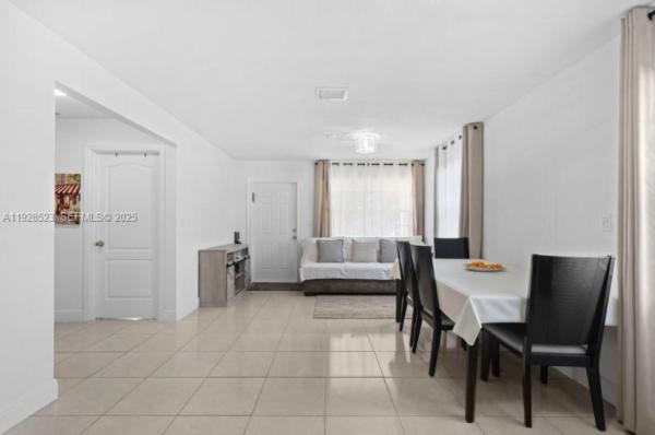Atlantic Shores Dixie Highway, 701 NE 6th St, Hallandale Beach, Florida 33009, image 2