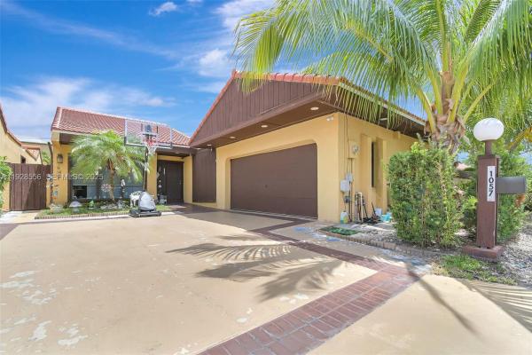 1057 NE 202nd Ln, Miami, Florida 33179, image 1