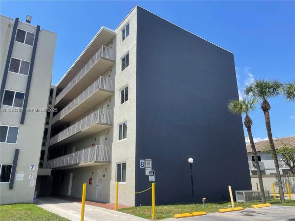 Samari Lake East, 10090 NW 80th Ct #1401, Hialeah Gardens, Florida 33016, image 2