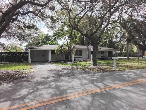 Lauderdale Golf Estates, 911 W Country Club Cir, Plantation, Florida 33317, image 1