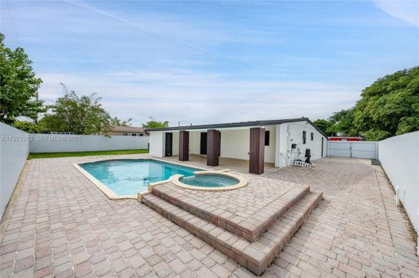 Miami, Florida 33165, image 1