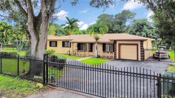 Biscayne Gardens, 14655 S River Dr #, Golden Glades, Florida 33167, image 3
