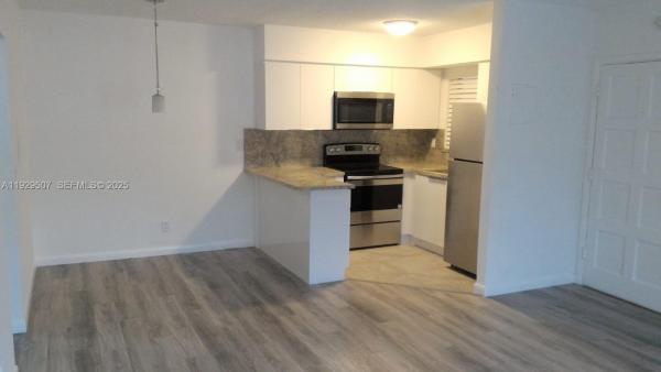 Heritage Of Sans Souci, 1755 NE 116th Rd #15, North Miami, Florida 33181, image 1