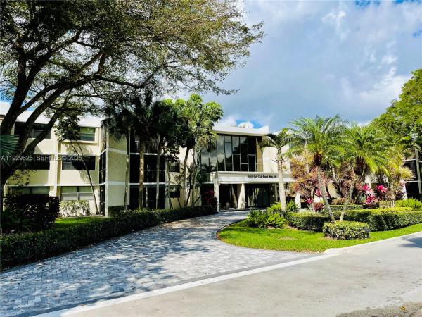 Country Club Village, 16500 Golf Club Rd #101, Weston, Florida 33326, image 1