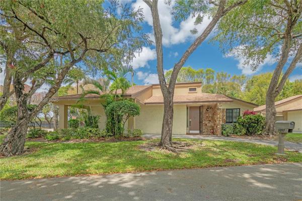 Villas At Woodmont, 8097 Royal Palm Cir #66, Tamarac, Florida 33321, image 2