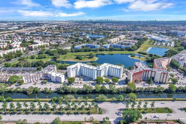 Golfview Club At Fontainebleau Park, 9682 Fontainebleau Blvd #306, Fountainebleau, Florida 33172, image 2