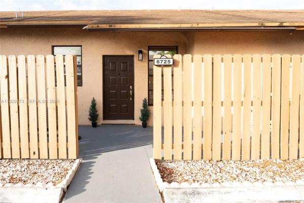 Country Lake Manors Townhomes, 6725 NW 192nd Ln, Hialeah, Florida 33015, image 3