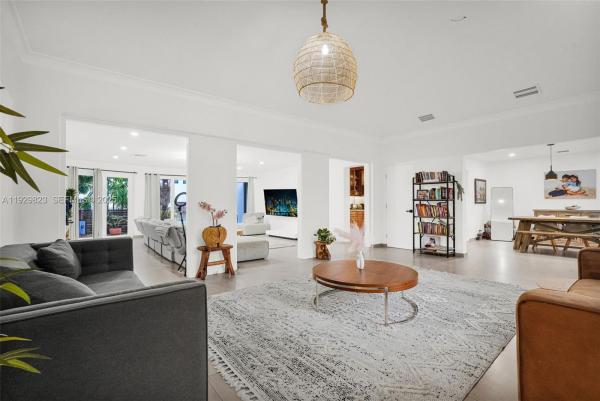 Hollywood Lakes, 900 Tyler St, Hollywood, Florida 33019, image 1