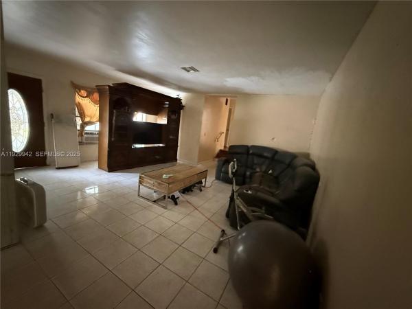 Oak Ranch Manor, 14630 NE 5th Ct, Golden Glades, Florida 33161, image 2