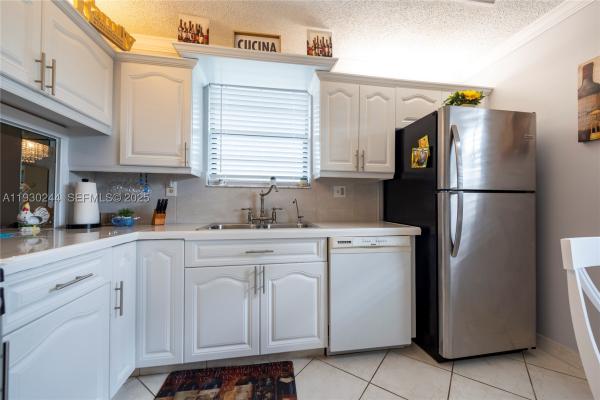 Lakes Of Carriage Hills, 4940 E Sabal Palm Blvd #PH-14, Tamarac, Florida 33319, image 2
