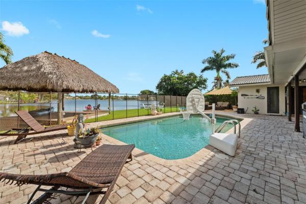 Bonaventure Lakes, 410 Sailboat Cir #410, Weston, Florida 33326, image 1