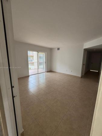 Villa Rustica, 18870 NW 57th Ave #204, Hialeah, Florida 33015, image 2