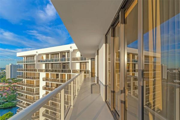 Hamptons West, 20281 E Country Club Dr #TW7, Aventura, Florida 33180, image 3