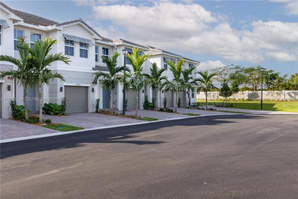 Merrick Square, Pembroke Pines, Florida 33027, image 1