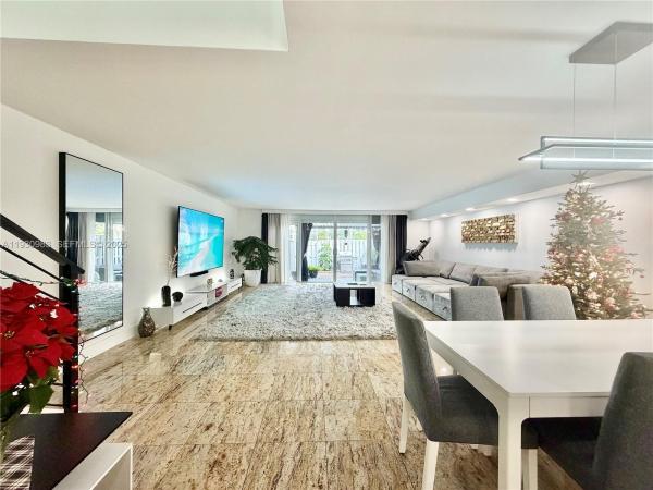Venetian Park East, 934 NE 27th Ave, Hallandale Beach, Florida 33009, image 2