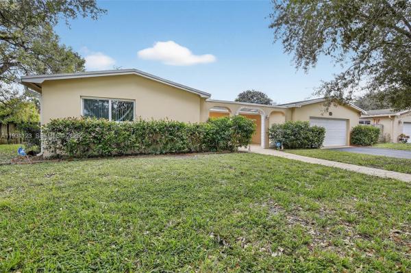 Pasadena Lakes, 2221 NW 82nd Way, Pembroke Pines, Florida 33024, image 2