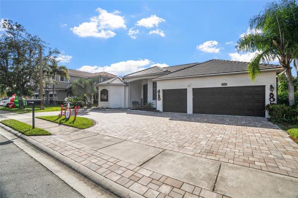 The Estates Of Pembroke Shores, 976 SW 159th Way, Pembroke Pines, Florida 33027, image 2