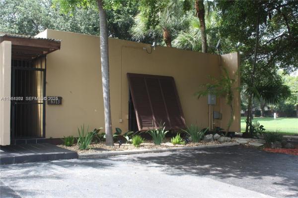 Loch Lomond East, 6713 Kingsmoor Way #6713, Miami Lakes, Florida 33014, image 1