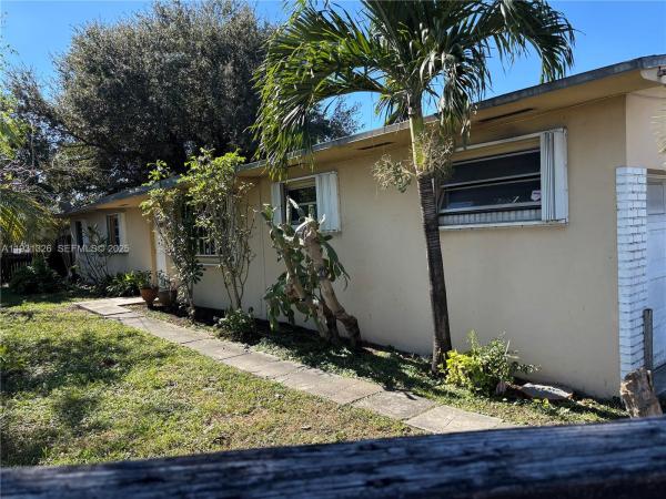 Highland Manor, 17960 NE 6th Ave, North Miami Beach, Florida 33162, image 1