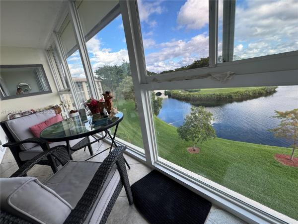 Portofino Village, 3205 Portofino Pt #J4, Coconut Creek, Florida 33066, image 2