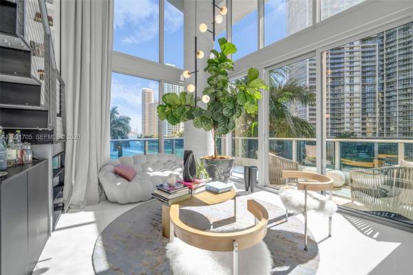 Epic Hotel & Residences, 200 Biscayne Boulevard Way #309, Miami, Florida 33131, image 2