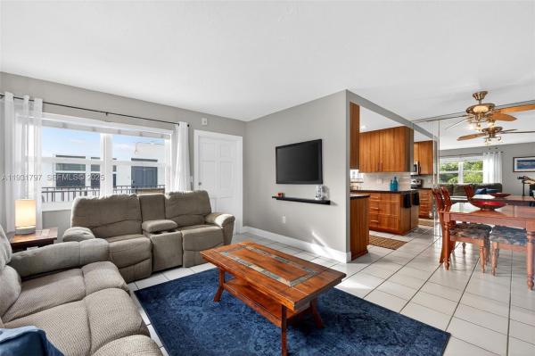 Star Paradise, 415 NE 2nd St #224, Hallandale Beach, Florida 33009, image 1