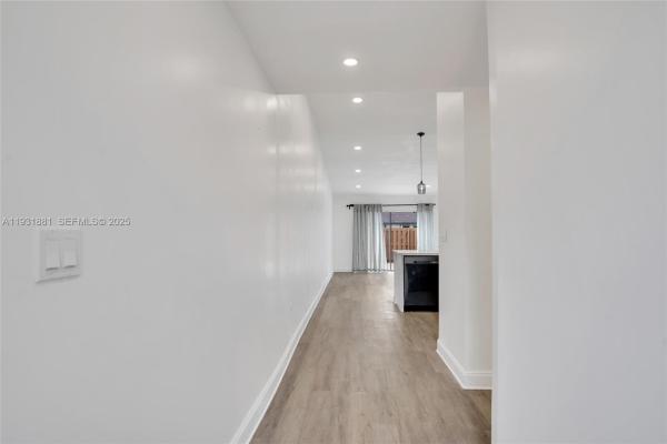 Tamiami Lakes Townhomes, 1330 SW 135th Ct, Tamiami, Florida 33184, image 3