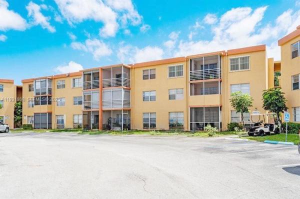 Heritage Circle, 4304 NW 9th Ave #3-2G, Deerfield Beach, Florida 33064, image 1