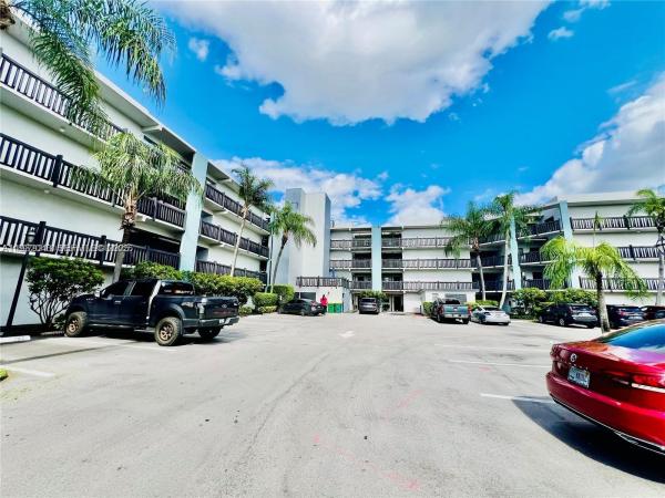 Manaranda Village, 1021 Mockingbird Ln #215, Plantation, Florida 33324, image 2