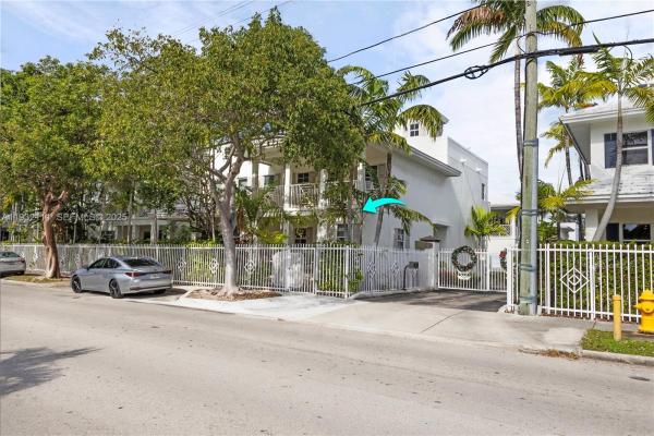 Roads End Village, 929 SW 11th St #H-2, Miami, Florida 33130, image 2